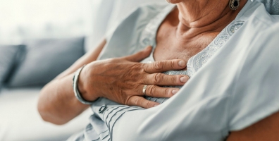 iStock 997796862 Patient holding chest