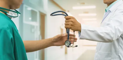 iStock 695120730 doctors