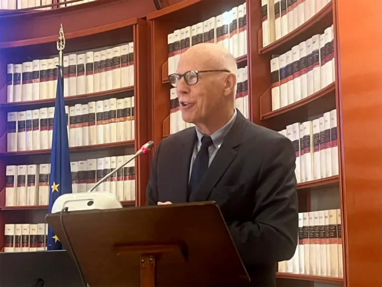 Prof. Wolfgang Grisold delivering his address on brain health at the Camera dei Deputati in Rome