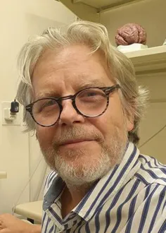 Dr Lawrence Tucker